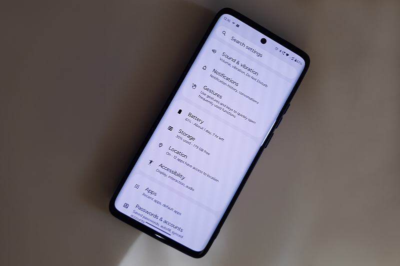 Motorola Edge 40, un telefon complet și surprinzător.
